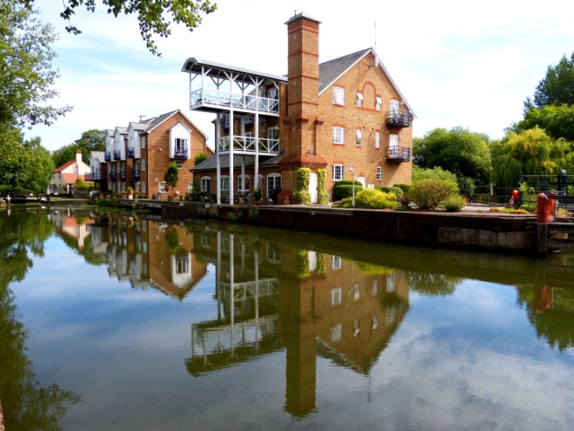 Converted Mill buildings and Lock keepers cottage at Thames Lock